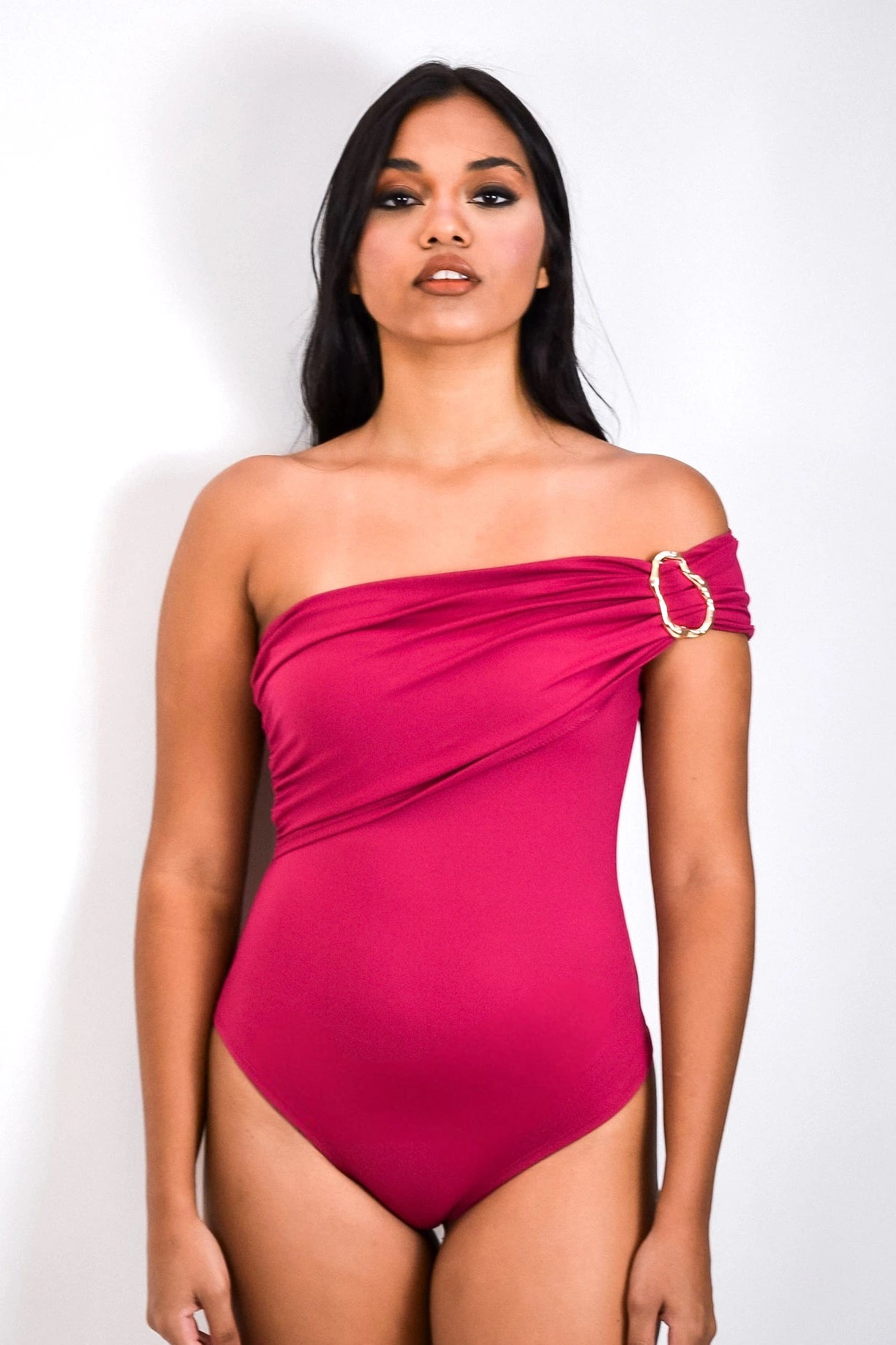 Body Macchiato - um ombro só com transpasse e fivela orgânica