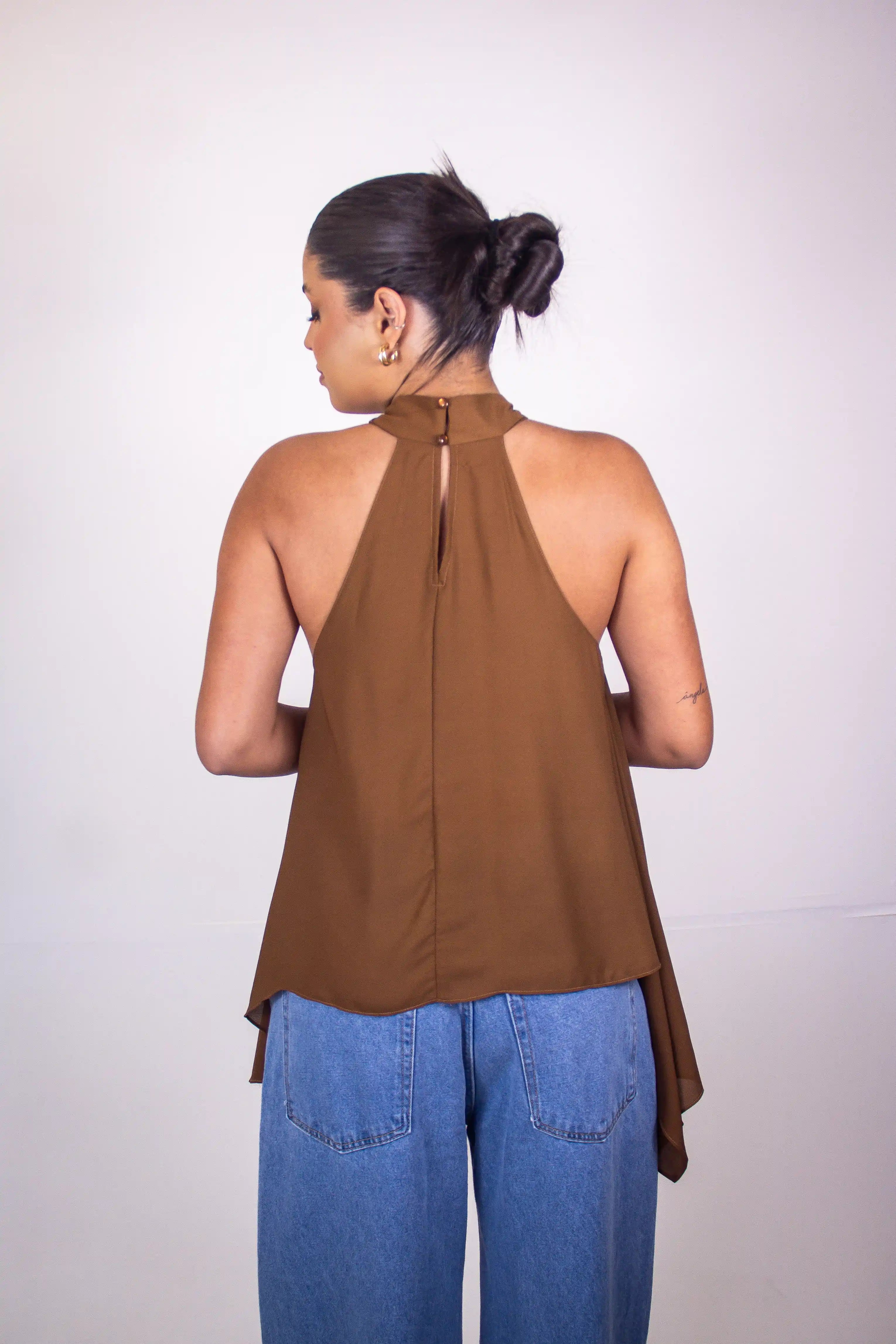 Blusa Frutti - regata gola alta com assimetrias