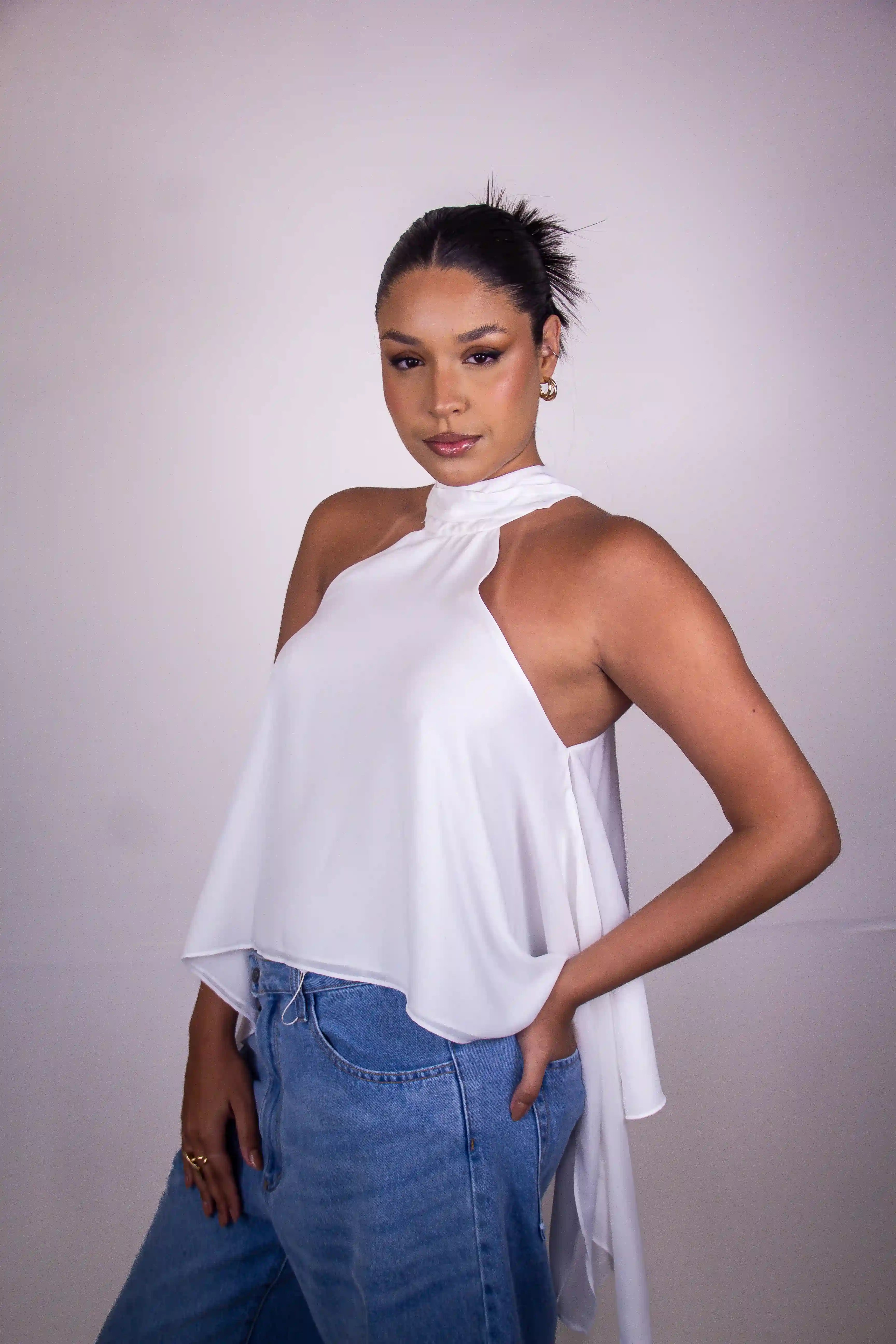 Blusa Frutti - regata gola alta com assimetrias