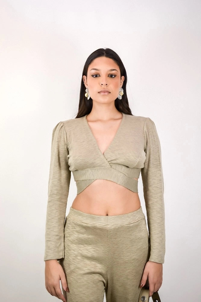 Blusa Cropped Transpassada em Tricô Flamê com Amarração e Manga Longa Blusa Cropped Transpassada em Tricô Flamê com Amarração e Manga Longa