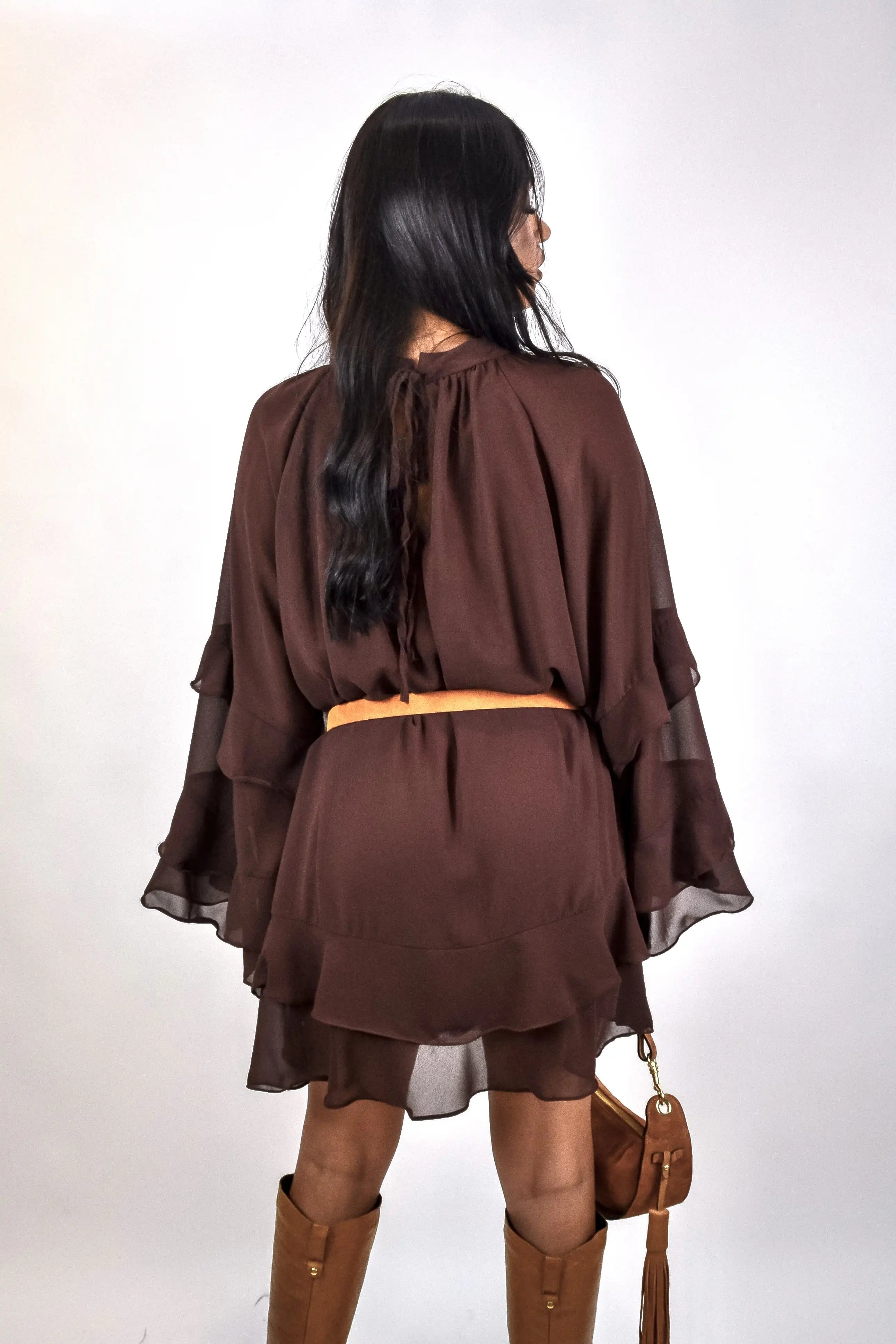 Vestido Yuca - curto com manga flare e babados