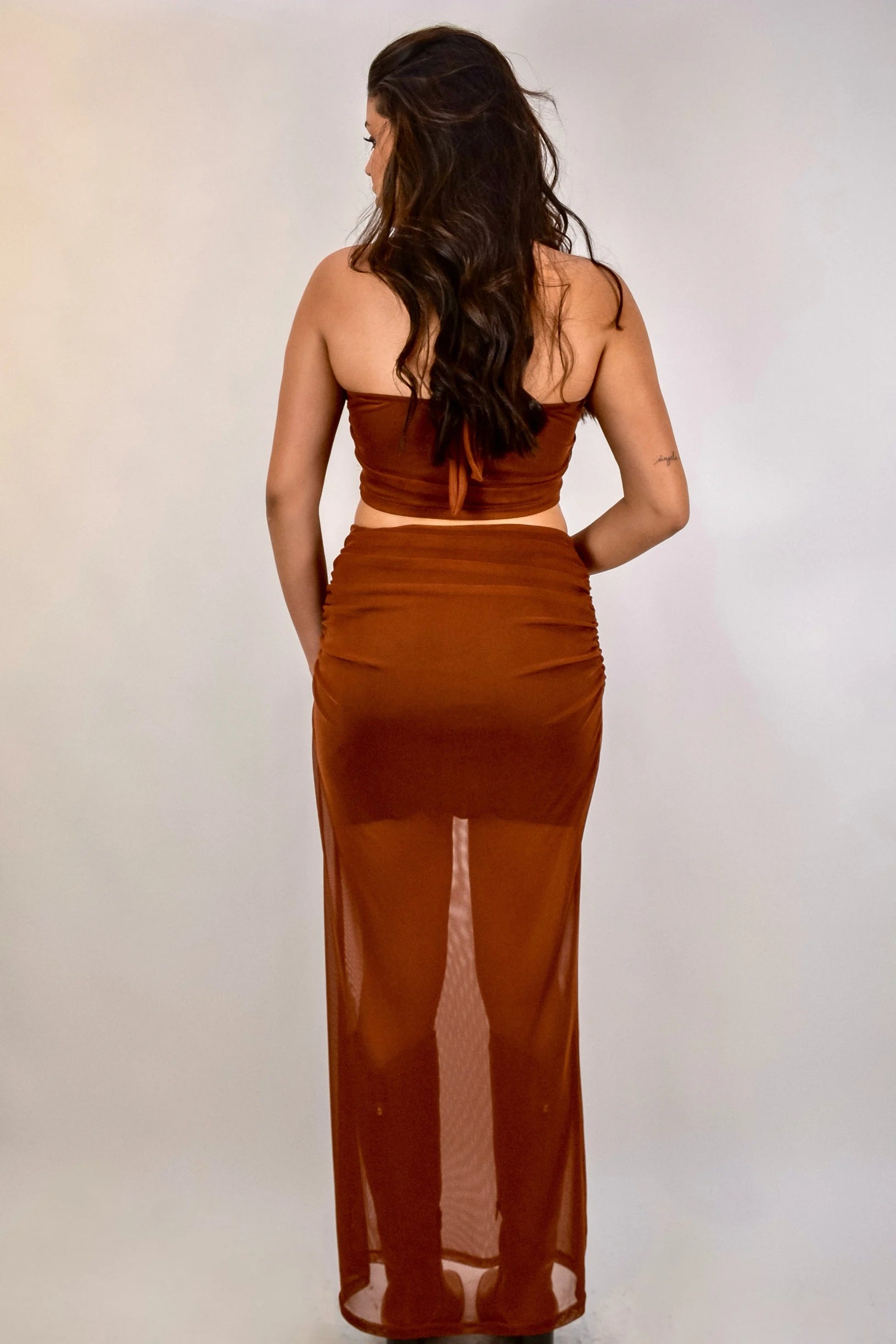 Conjunto Bellini - tule com top frente única gola alta e saia midi drapeada